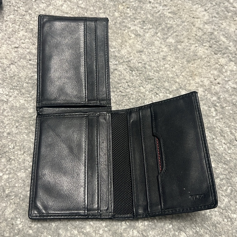 Tumi wallet - Picture 2 of 4